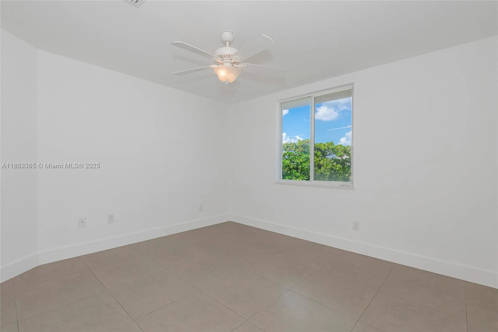 555 E Dania Beach Blvd, #9