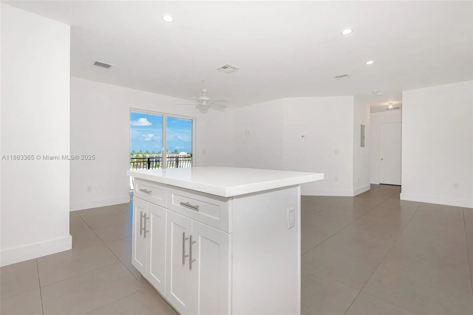 555 E Dania Beach Blvd, #9