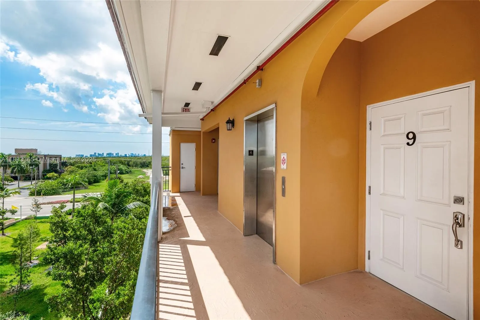 555 E Dania Beach Blvd, #9