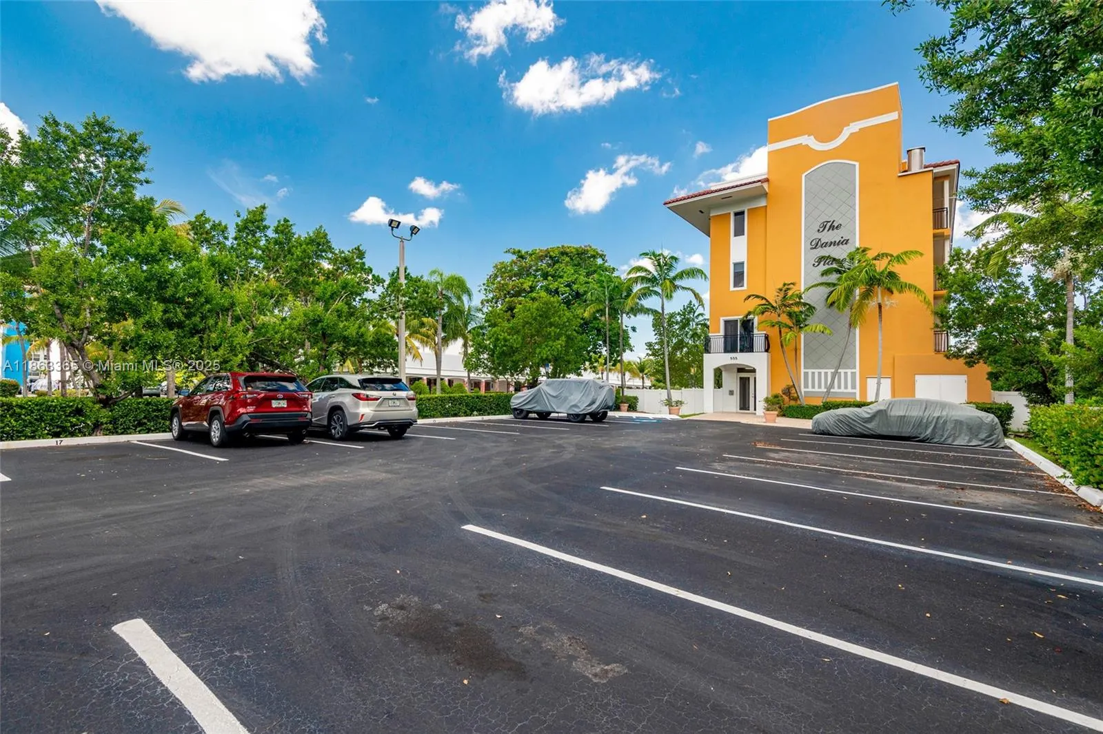 555 E Dania Beach Blvd, #9