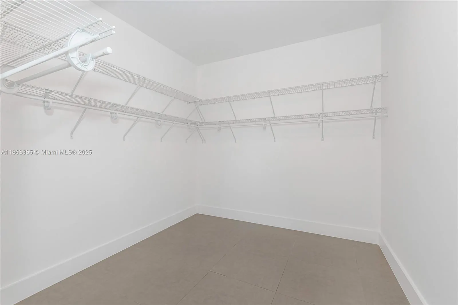 555 E Dania Beach Blvd, #9