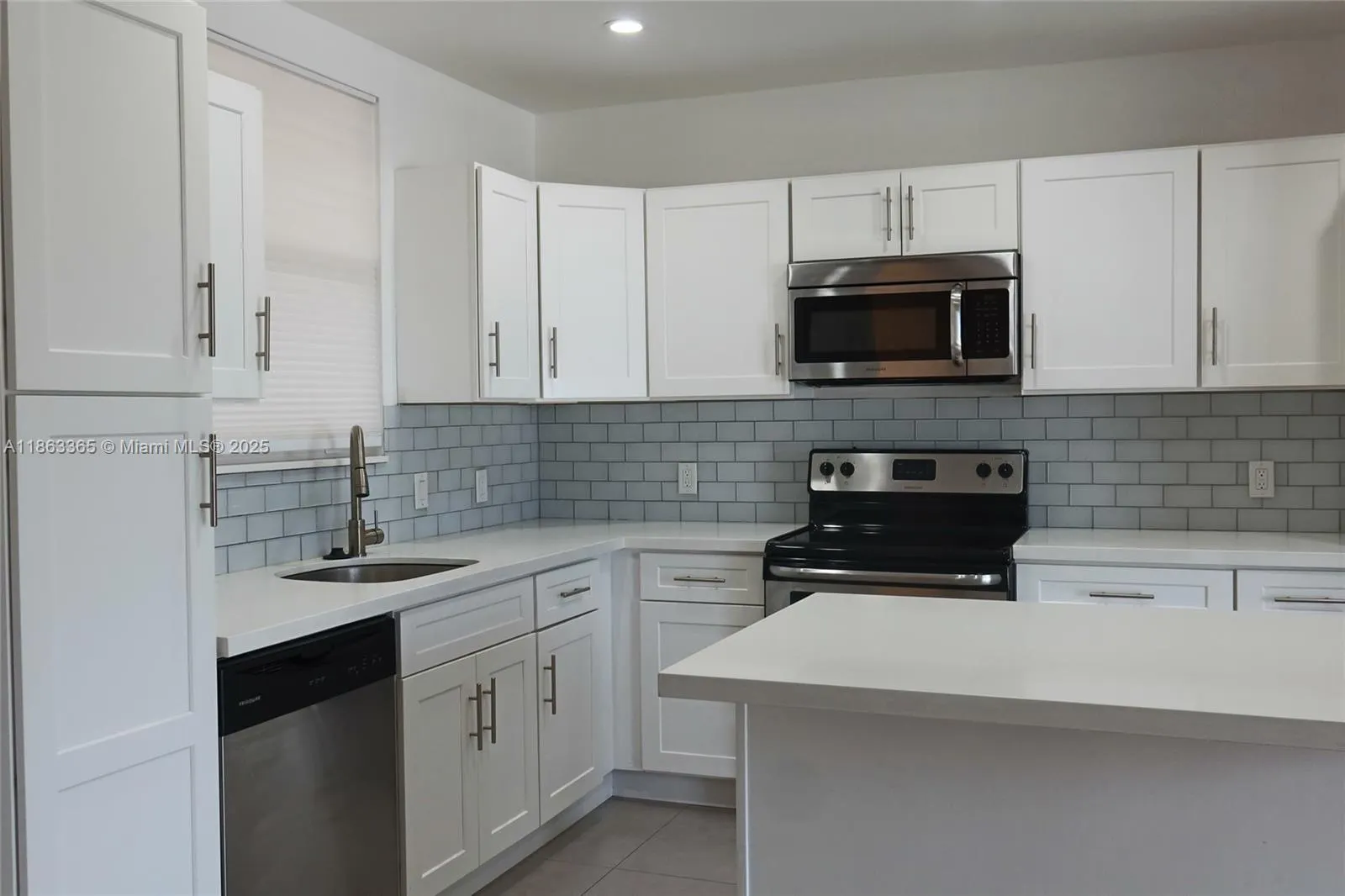 555 E Dania Beach Blvd, #9