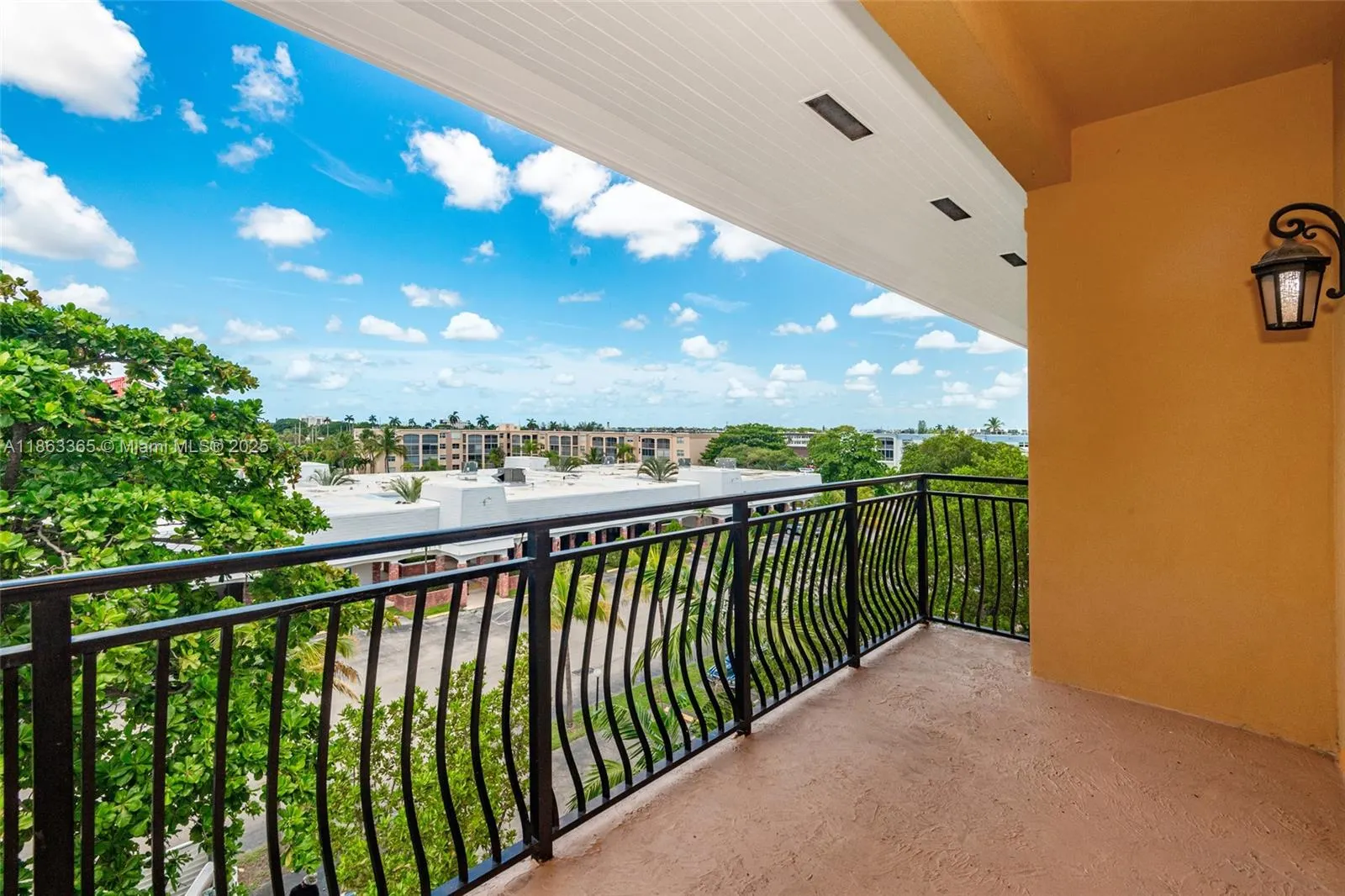 555 E Dania Beach Blvd, #9