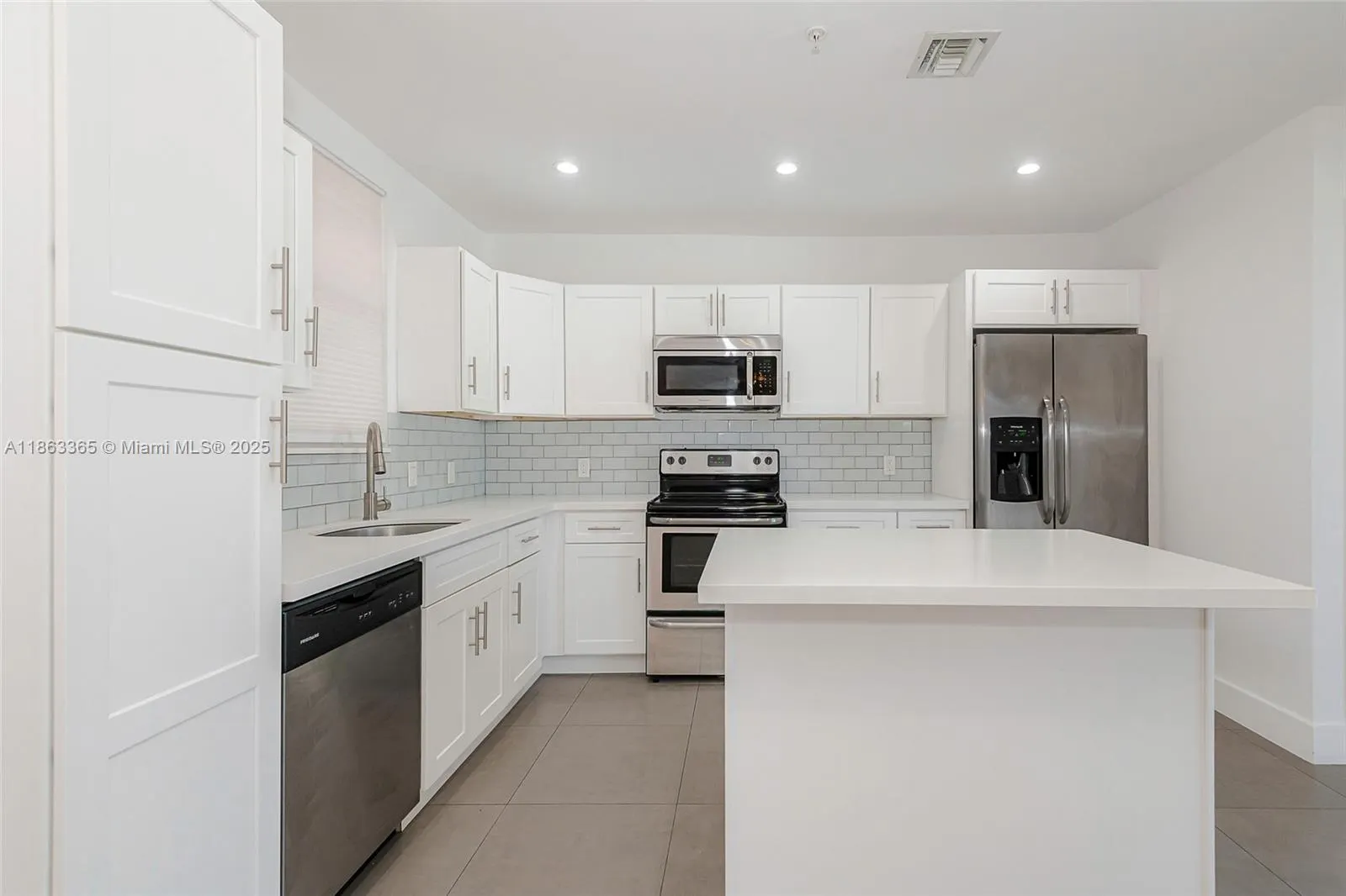555 E Dania Beach Blvd, #9