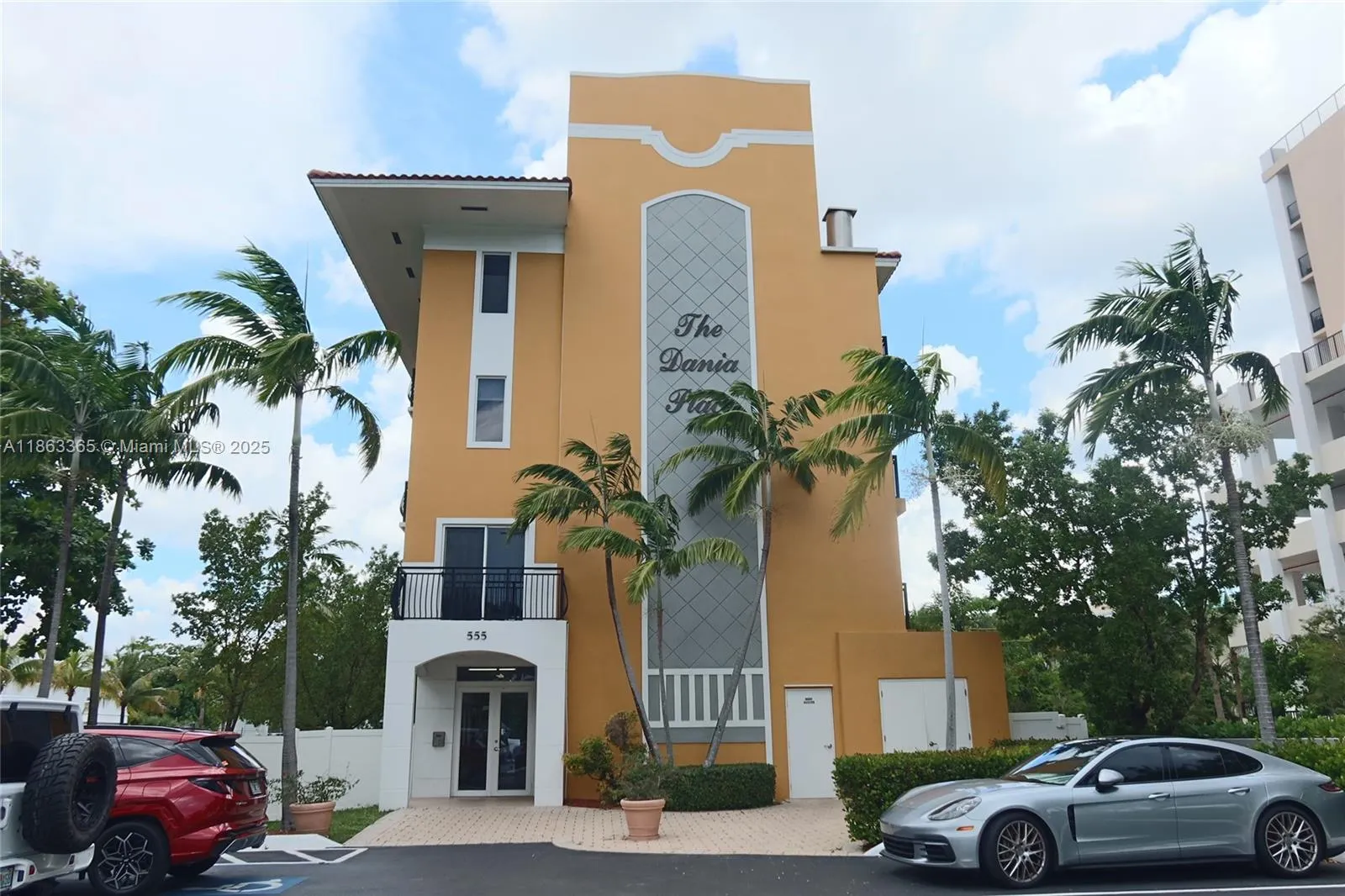 555 E Dania Beach Blvd, #9