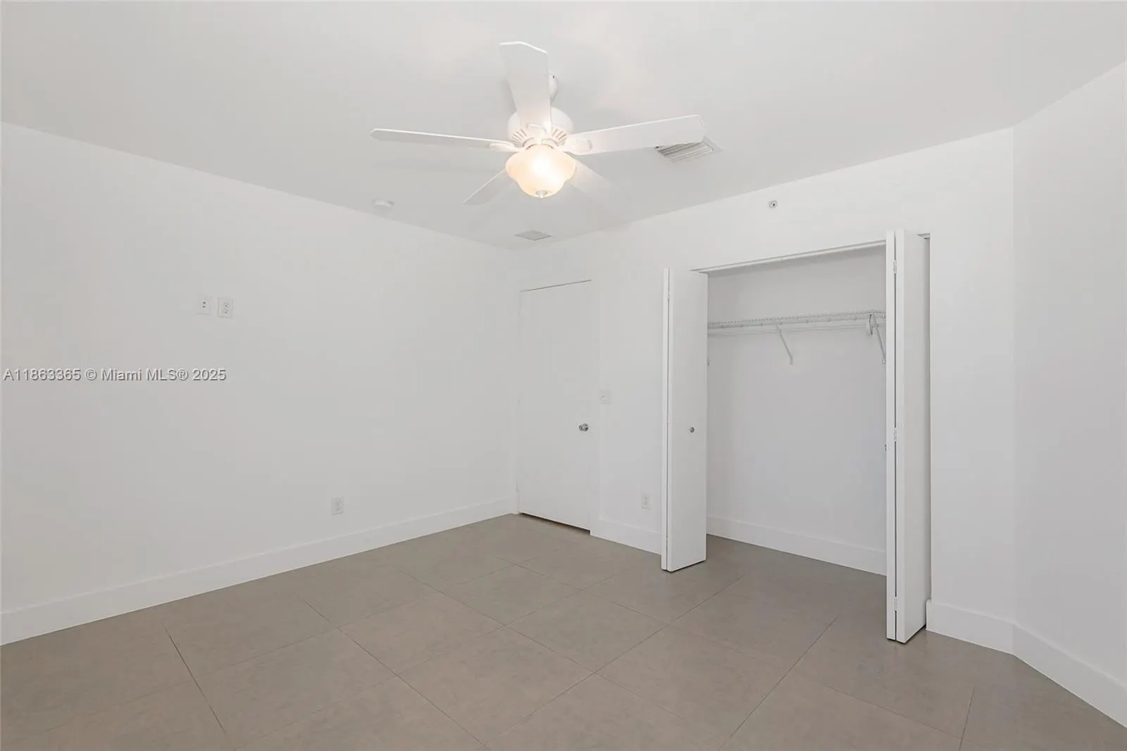 555 E Dania Beach Blvd, #9