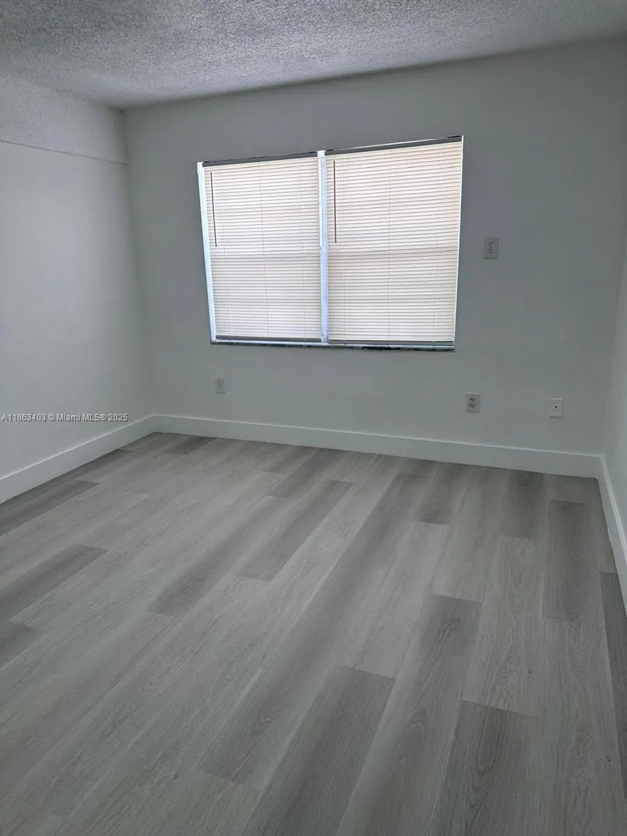 1000 W 28 St, #16