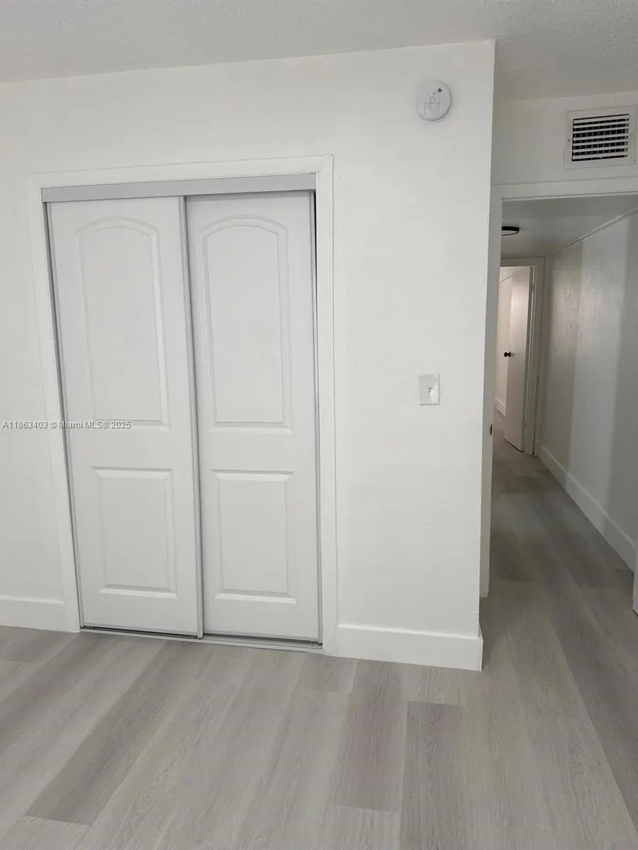 1000 W 28 St, #16