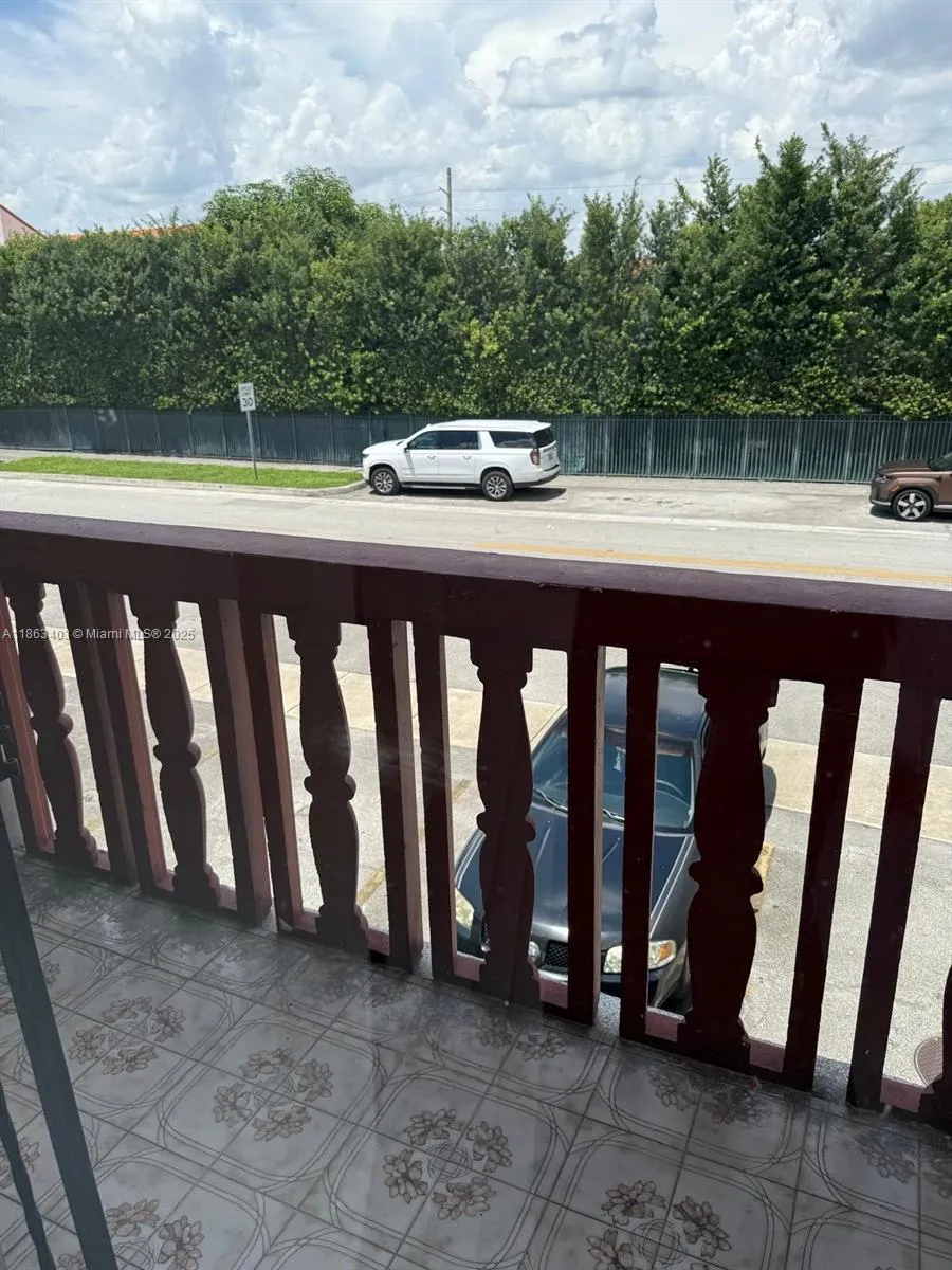 1000 W 28 St, #16