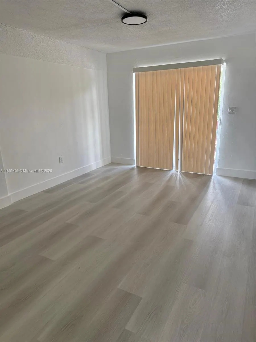 1000 W 28 St, #16