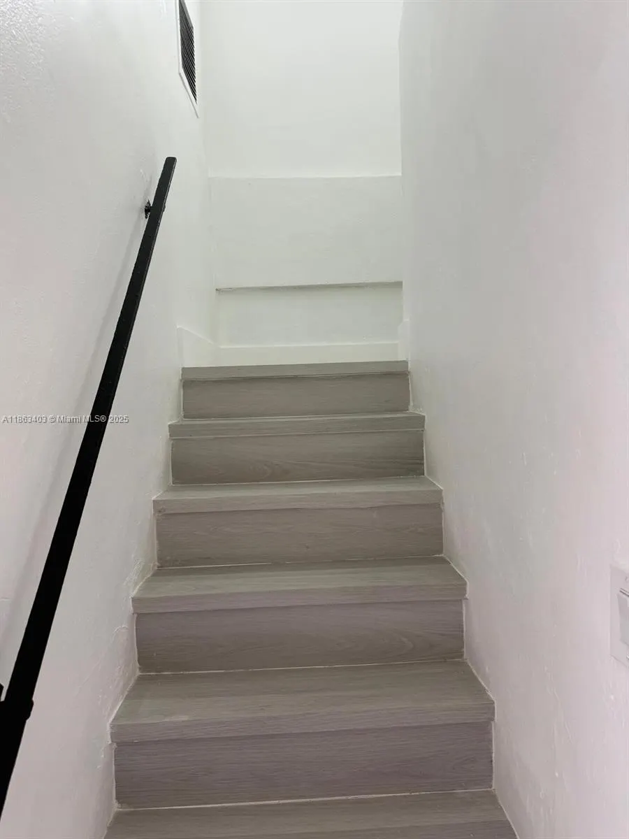 1000 W 28 St, #16