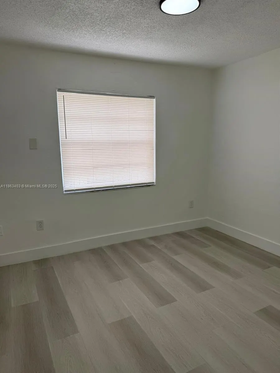 1000 W 28 St, #16
