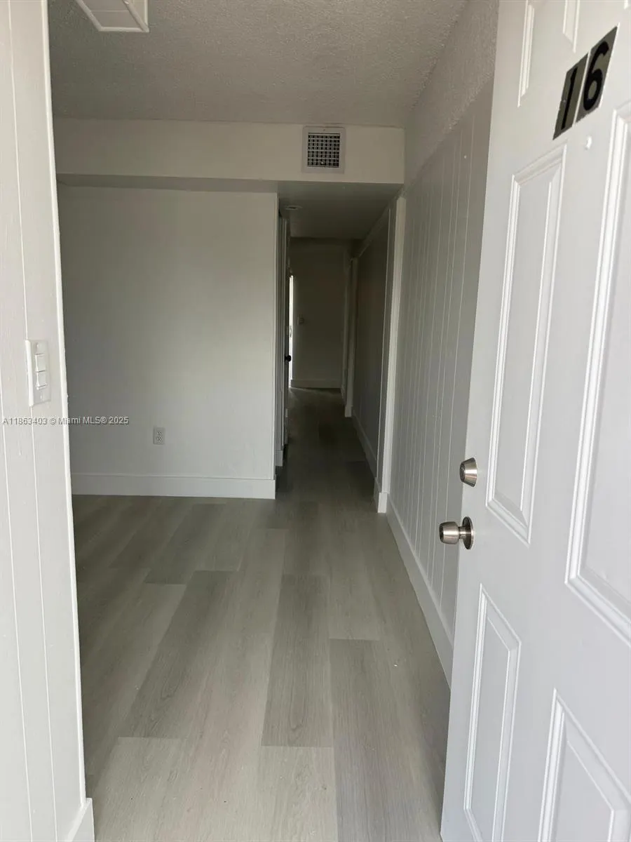 1000 W 28 St, #16
