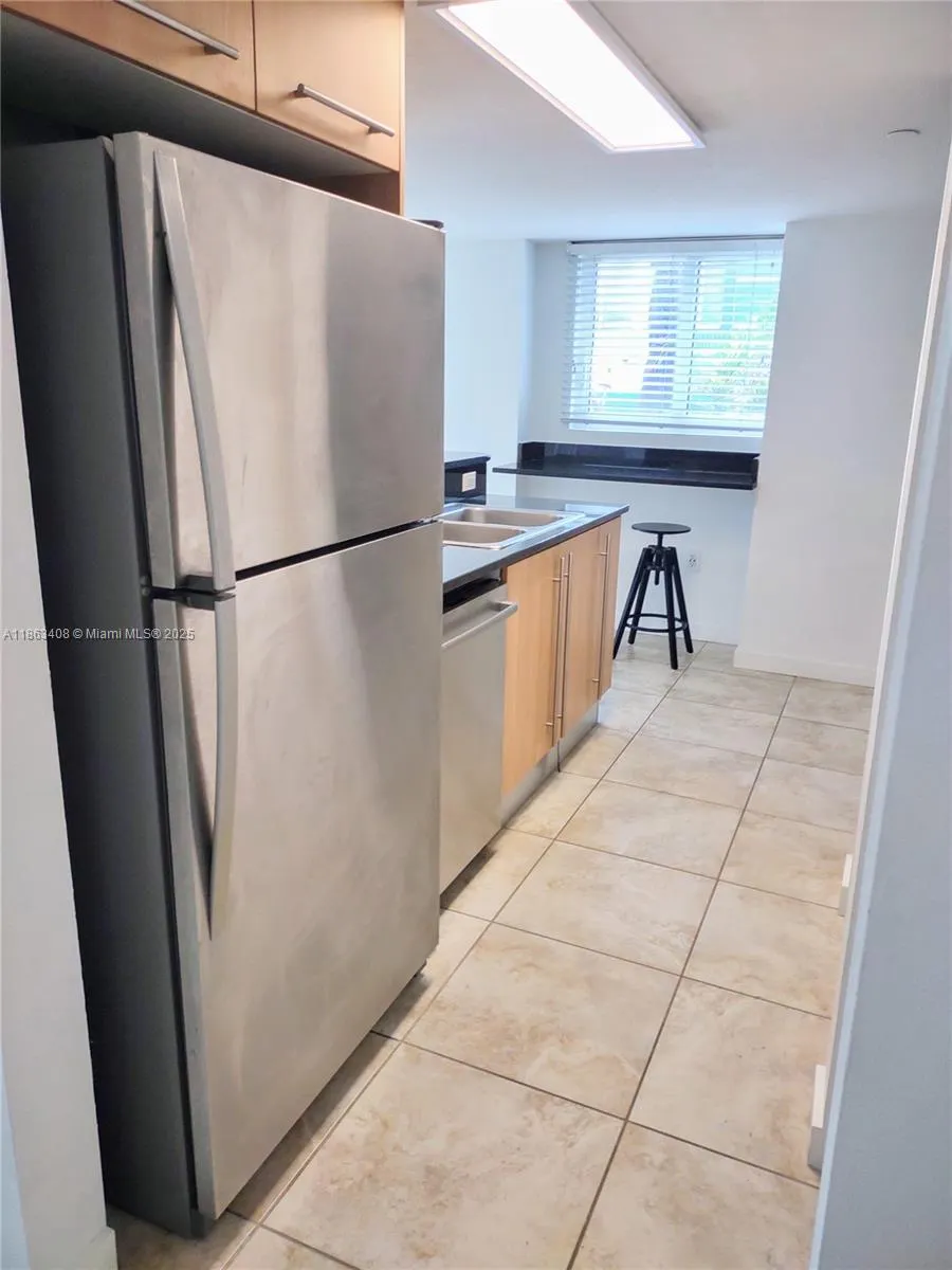 7600 Collins Ave, #416