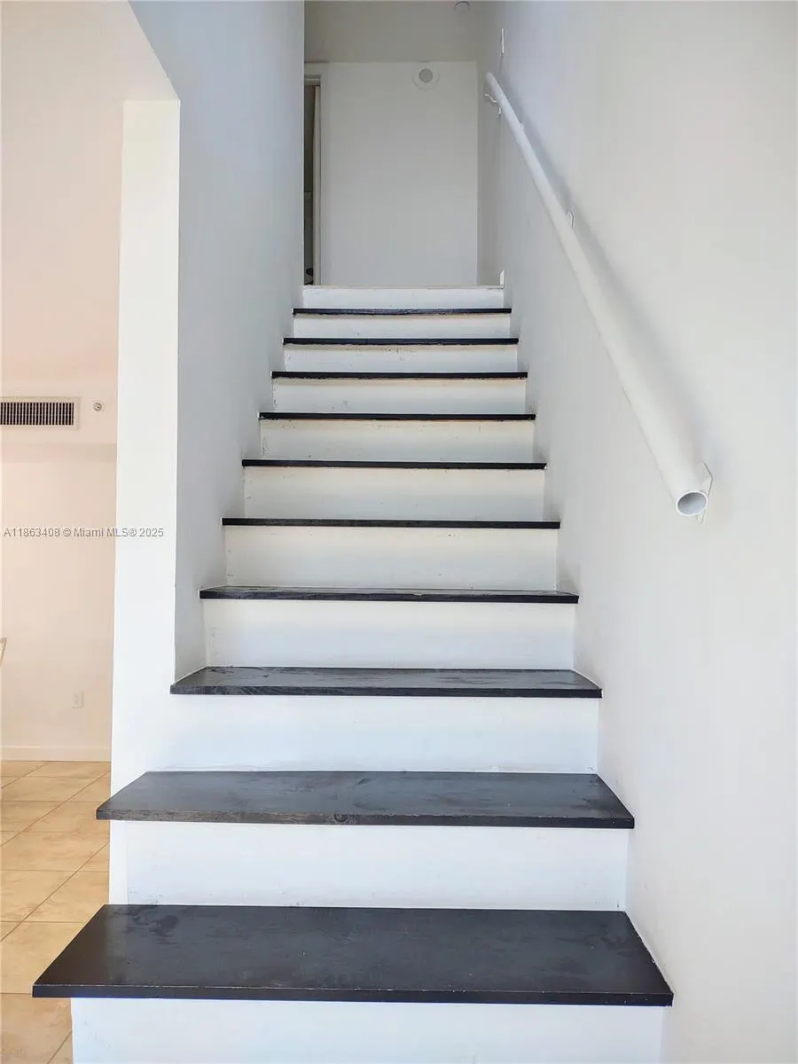 7600 Collins Ave, #416