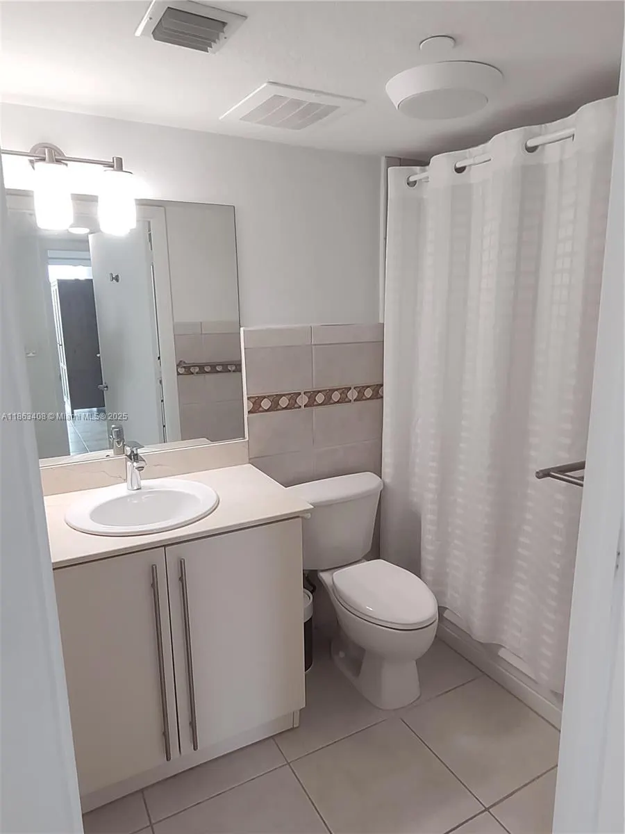 7600 Collins Ave, #416