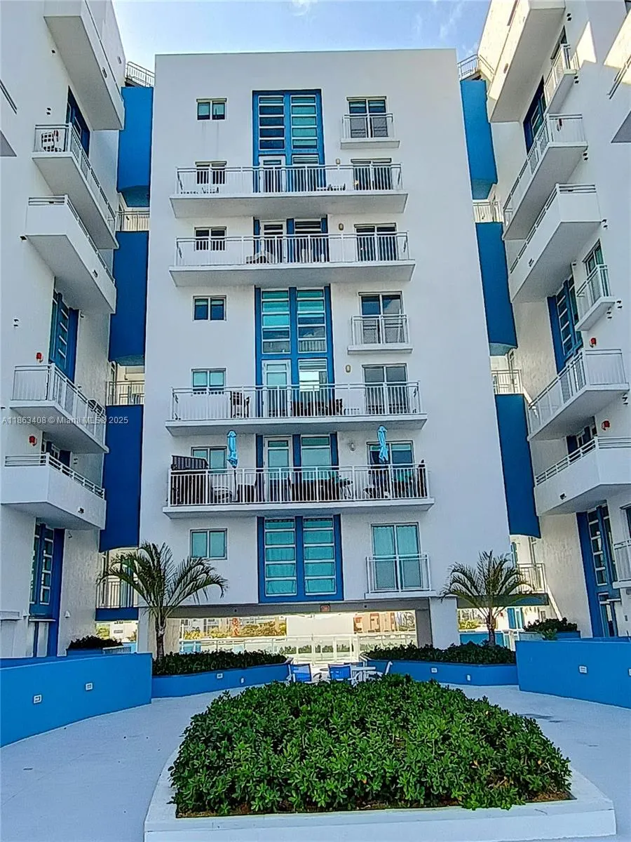 7600 Collins Ave, #416