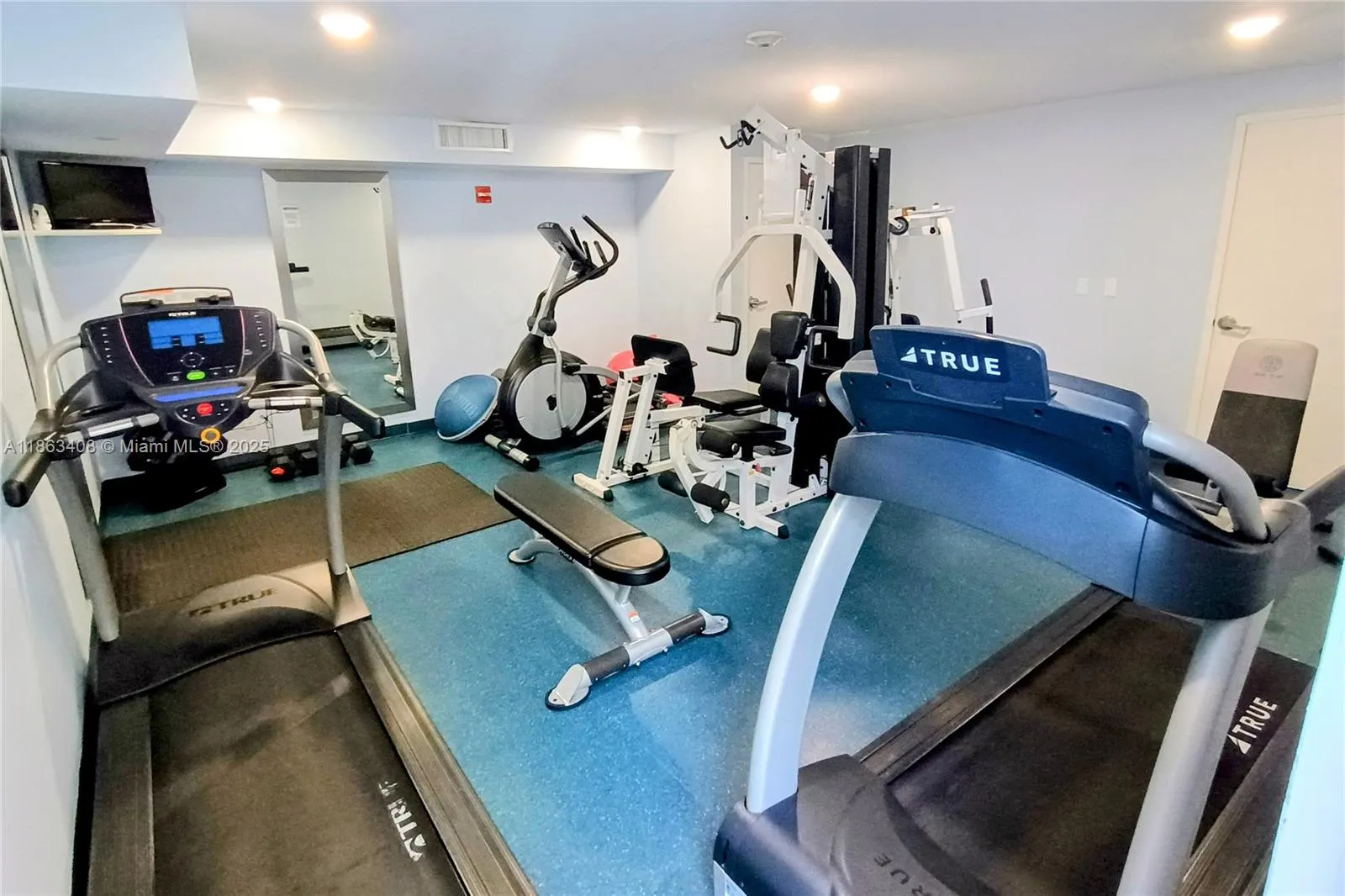 7600 Collins Ave, #416