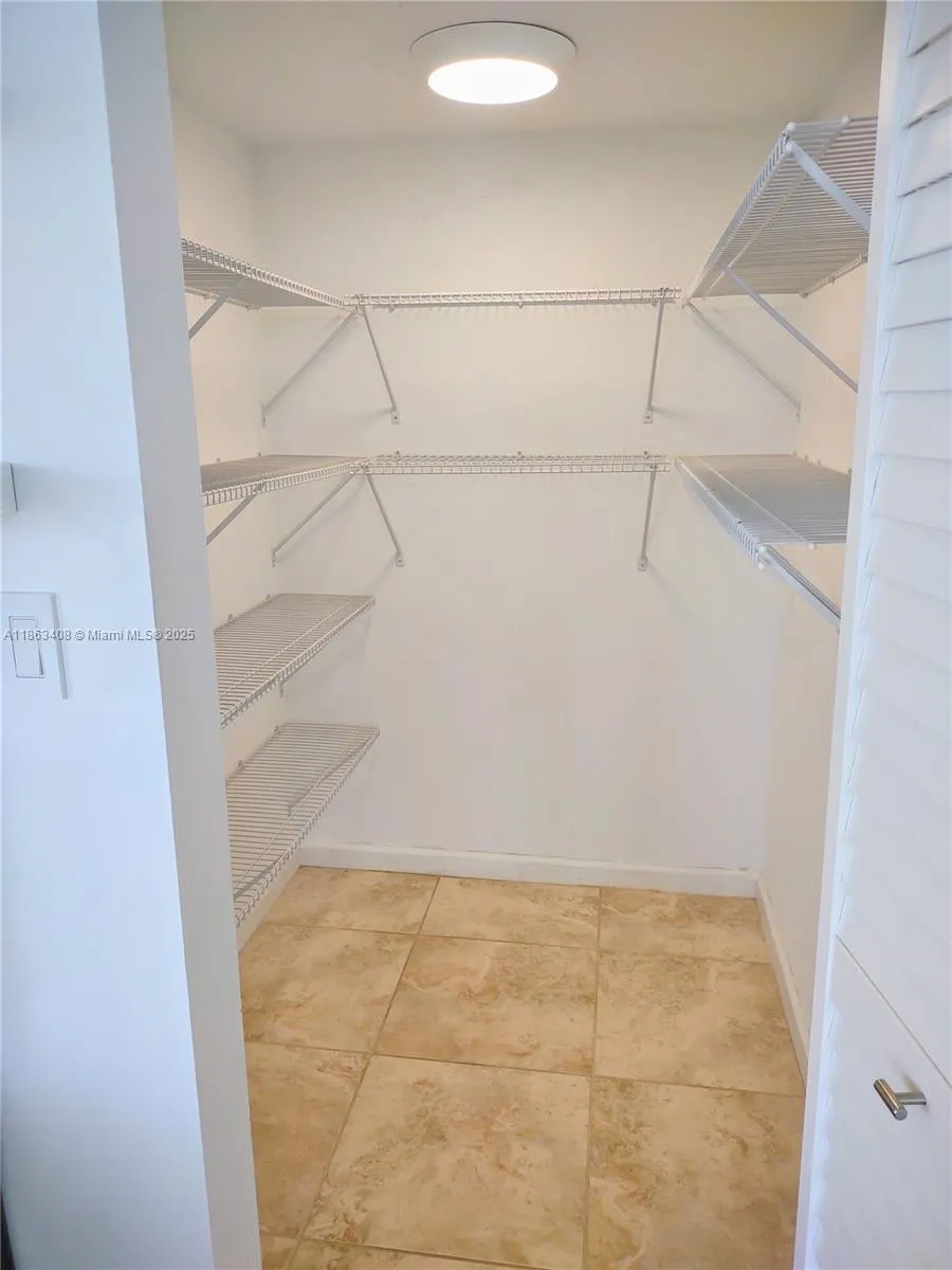 7600 Collins Ave, #416