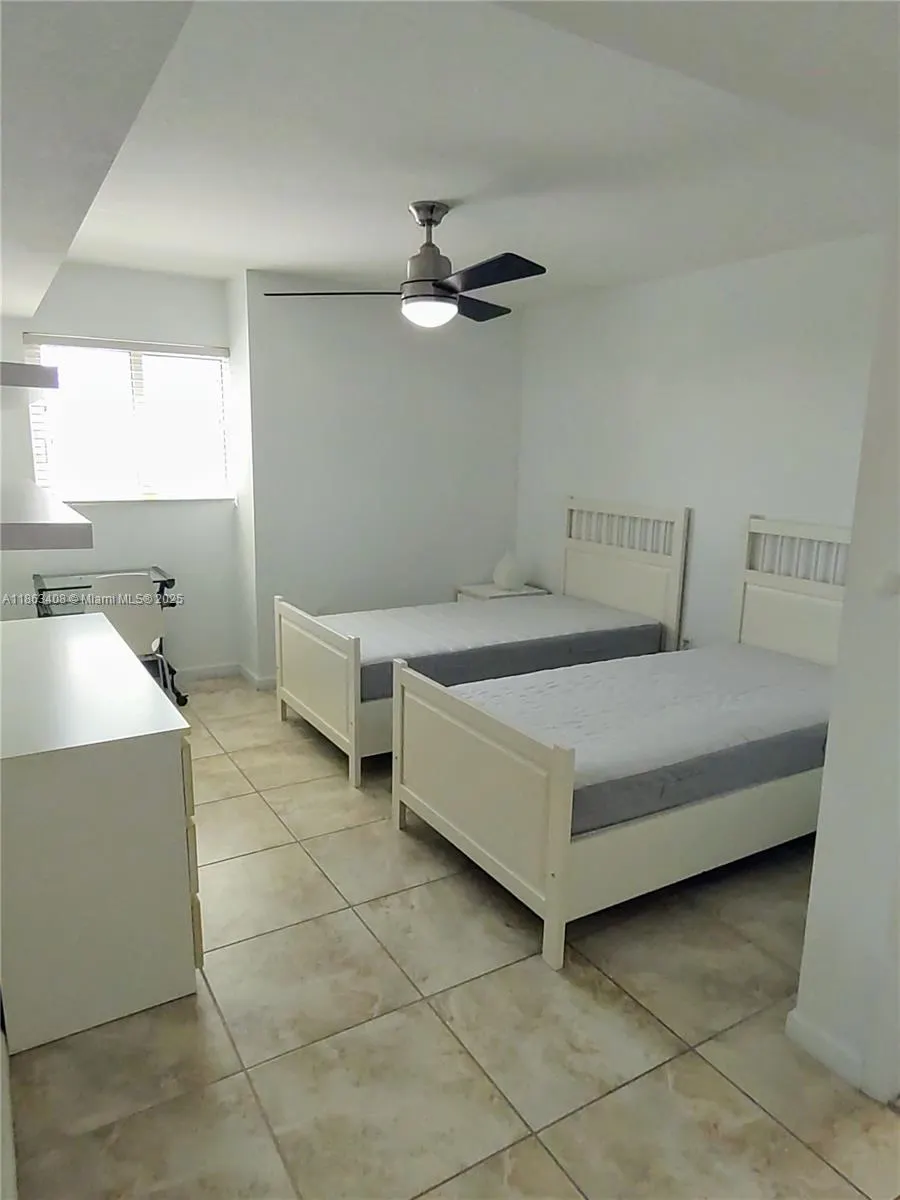 7600 Collins Ave, #416