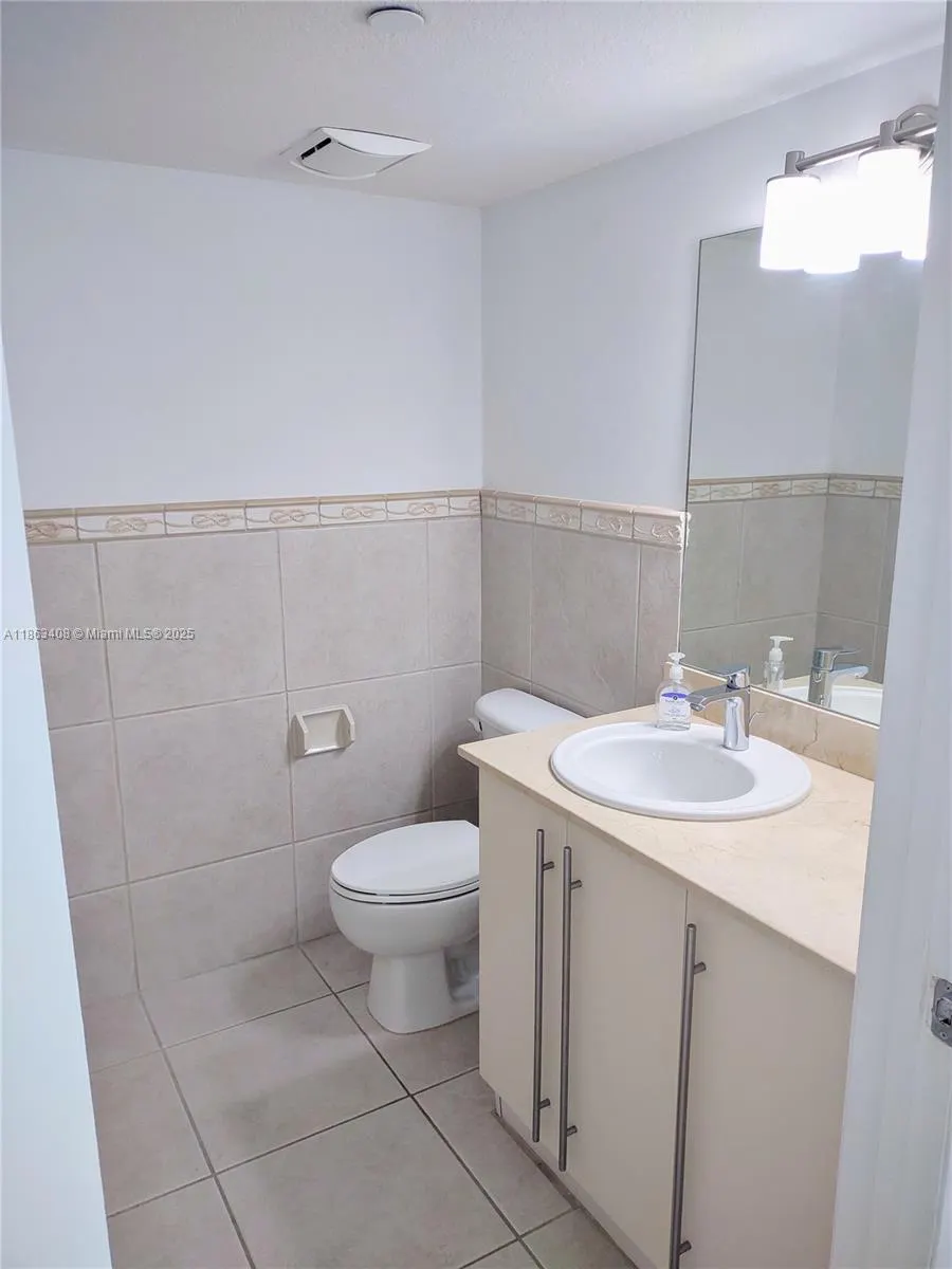 7600 Collins Ave, #416