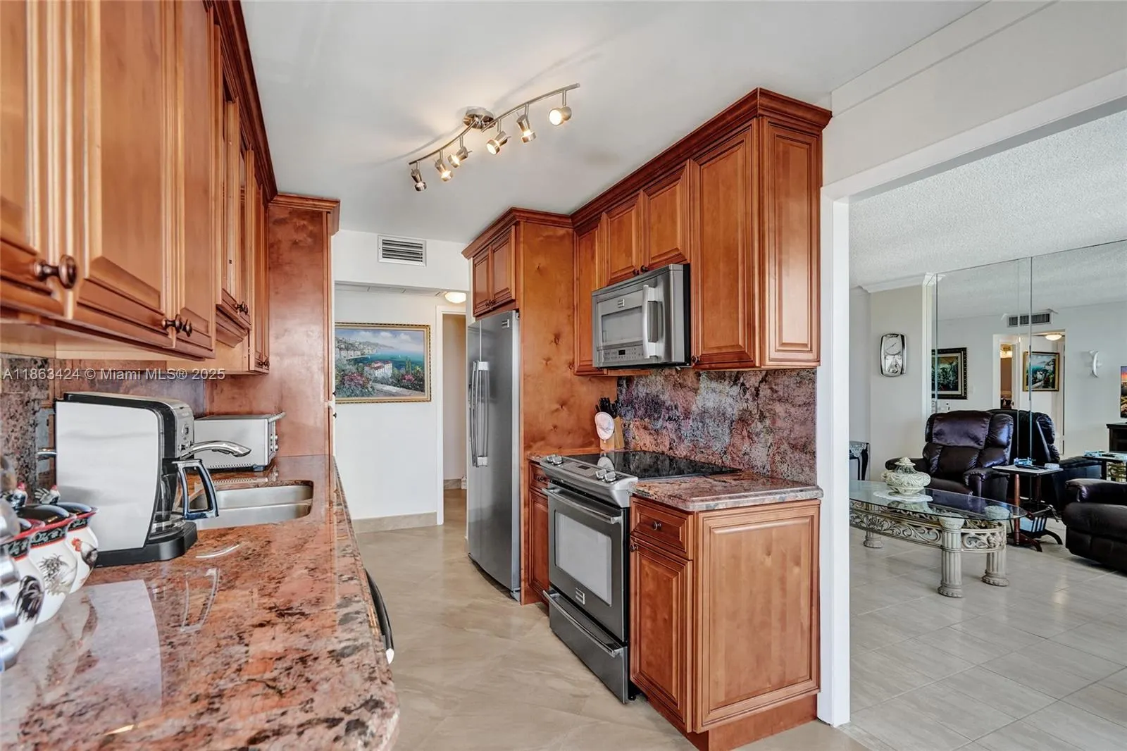 322 Buchanan St, #810