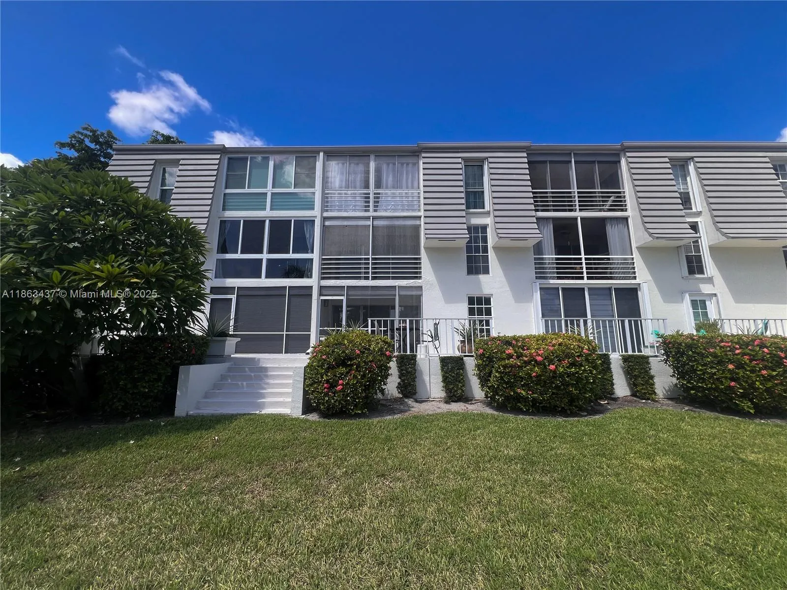 769 Jeffery St, #2-205