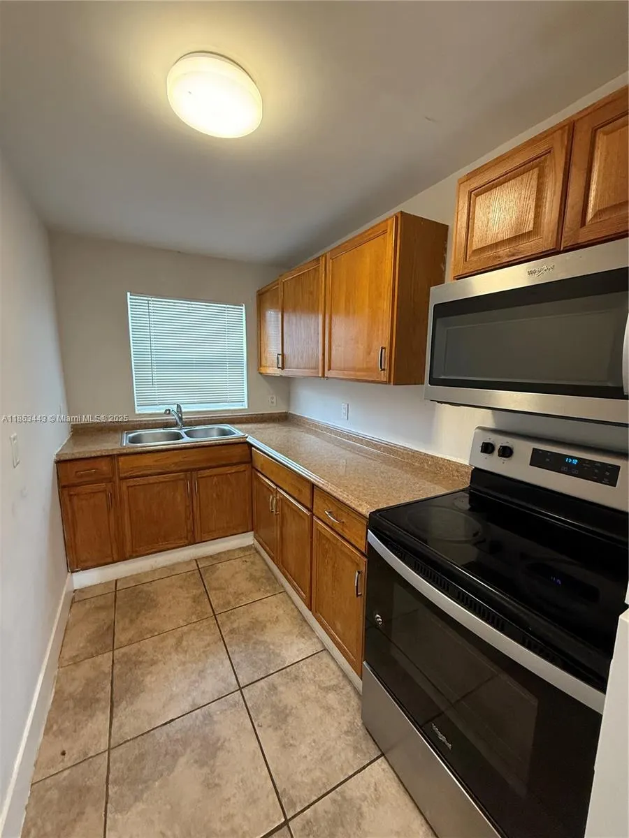 209 SW 14th St, #2