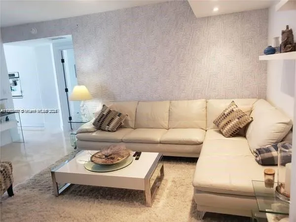 6365 Collins Ave, #1402