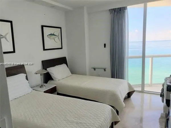 6365 Collins Ave, #1402