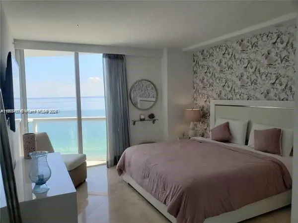 6365 Collins Ave, #1402