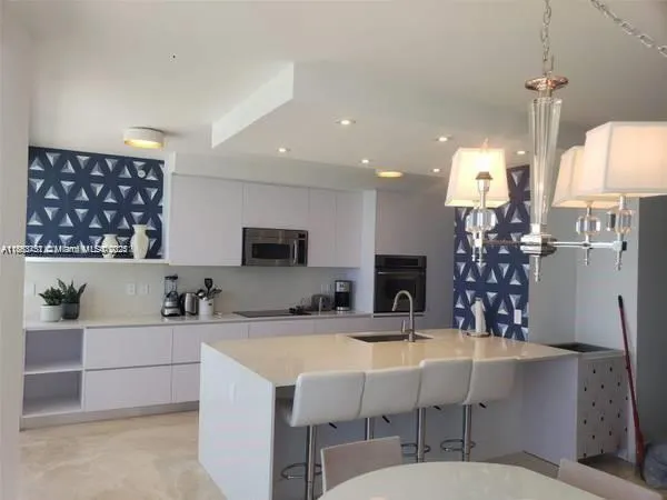 6365 Collins Ave, #1402