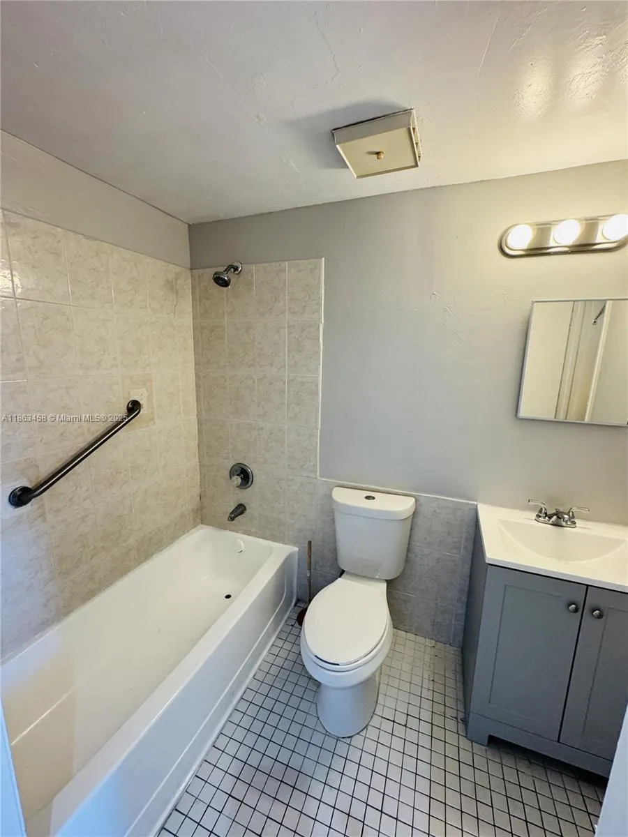 777 SW 9th Ave, #519