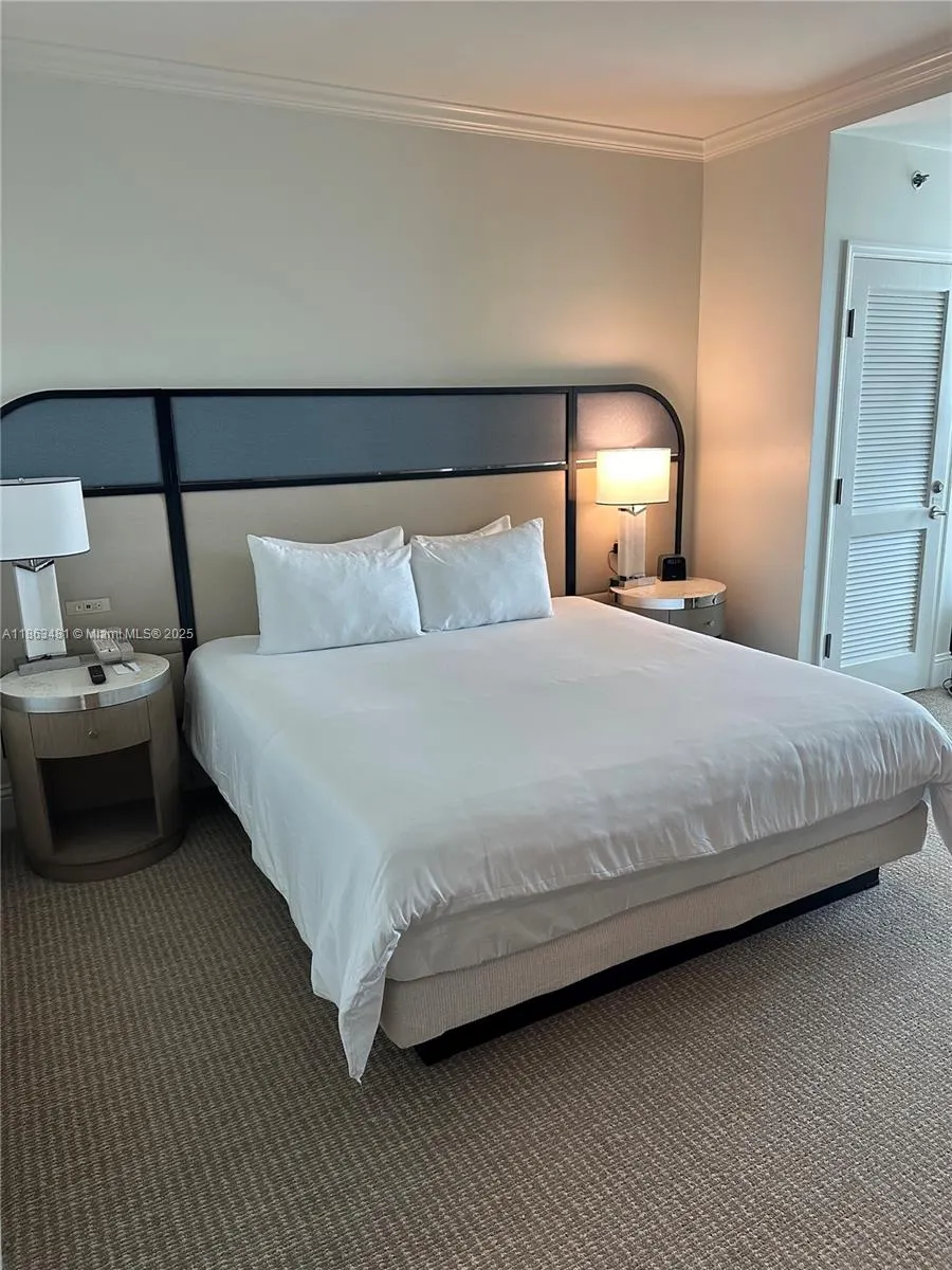4401 Collins Ave, #2108