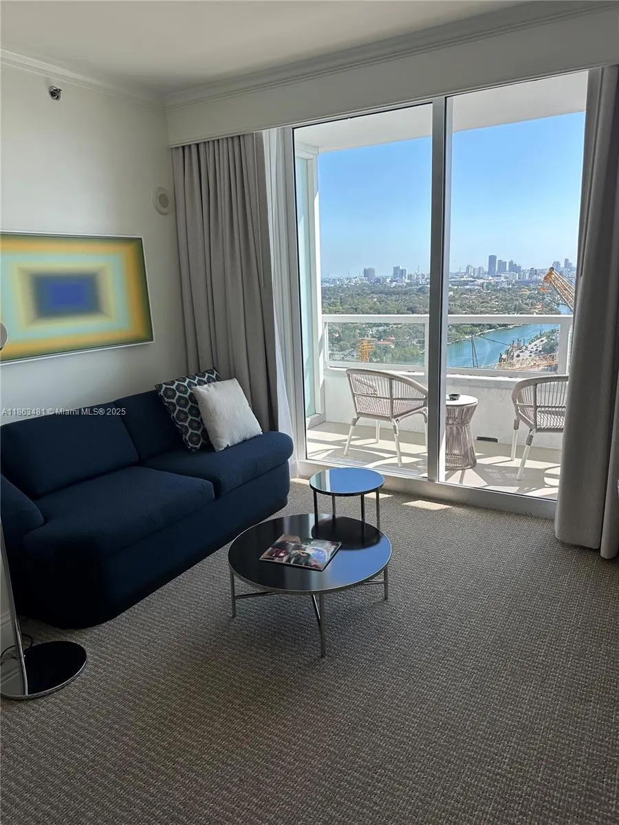 4401 Collins Ave, #2108