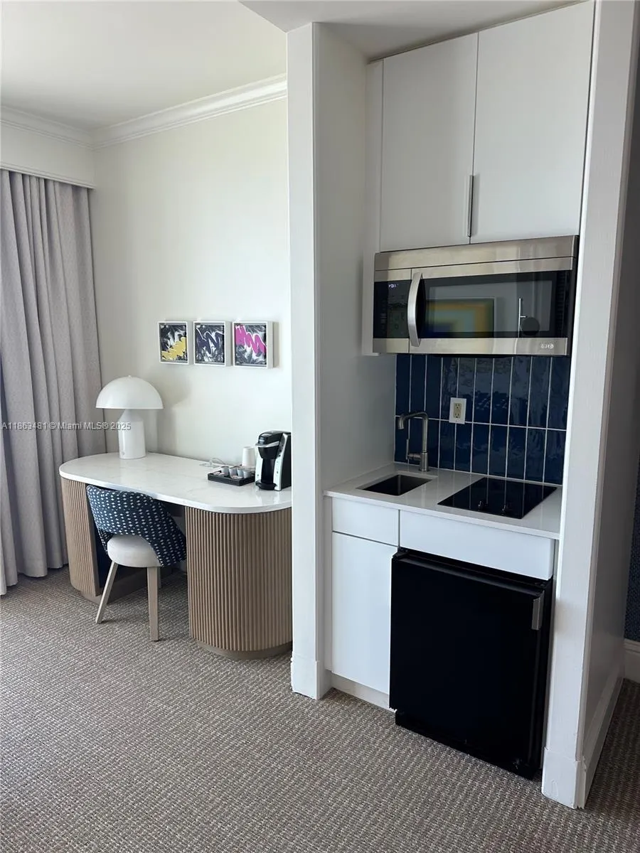 4401 Collins Ave, #2108