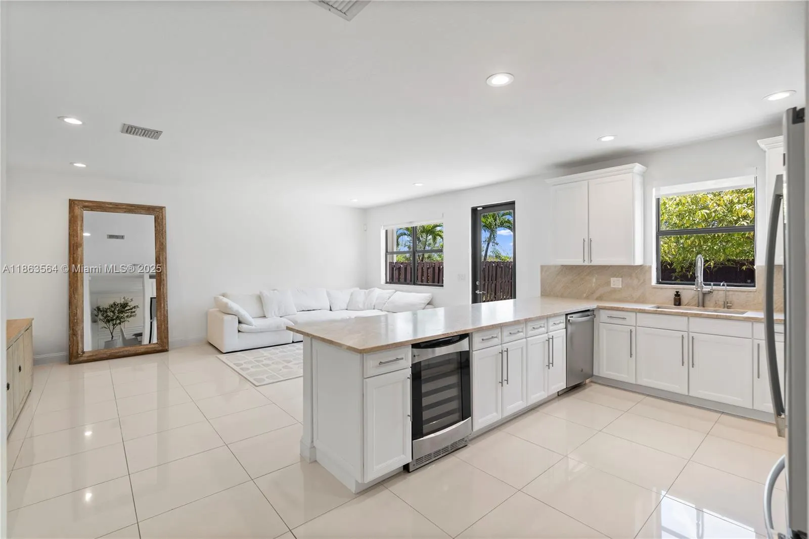 9974 NW 86th Ter
