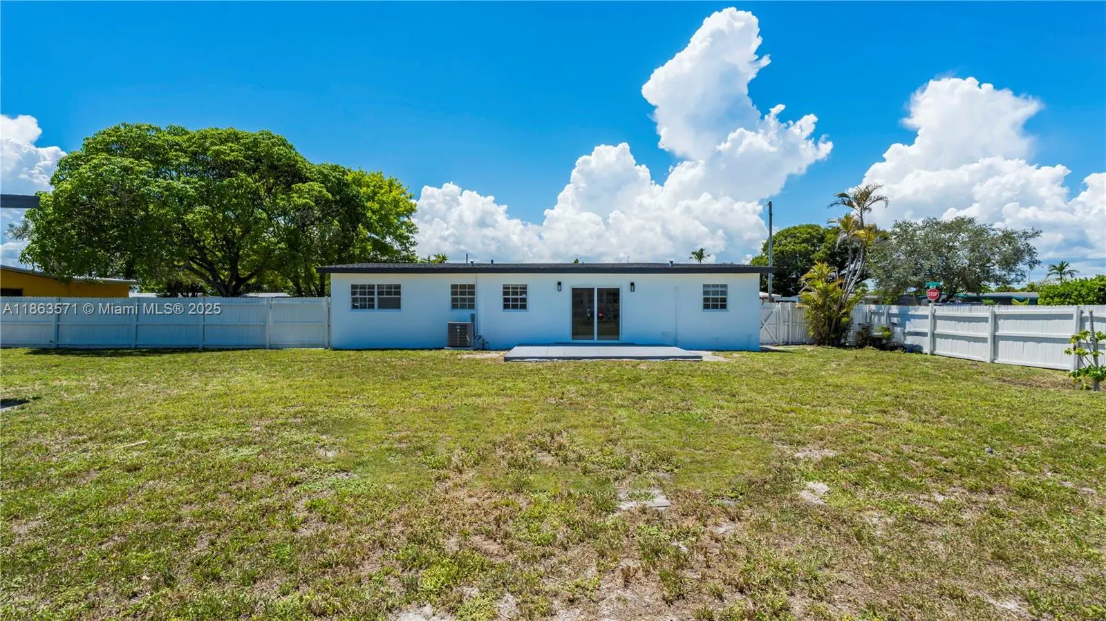 1773 Lauderdale Manor Dr