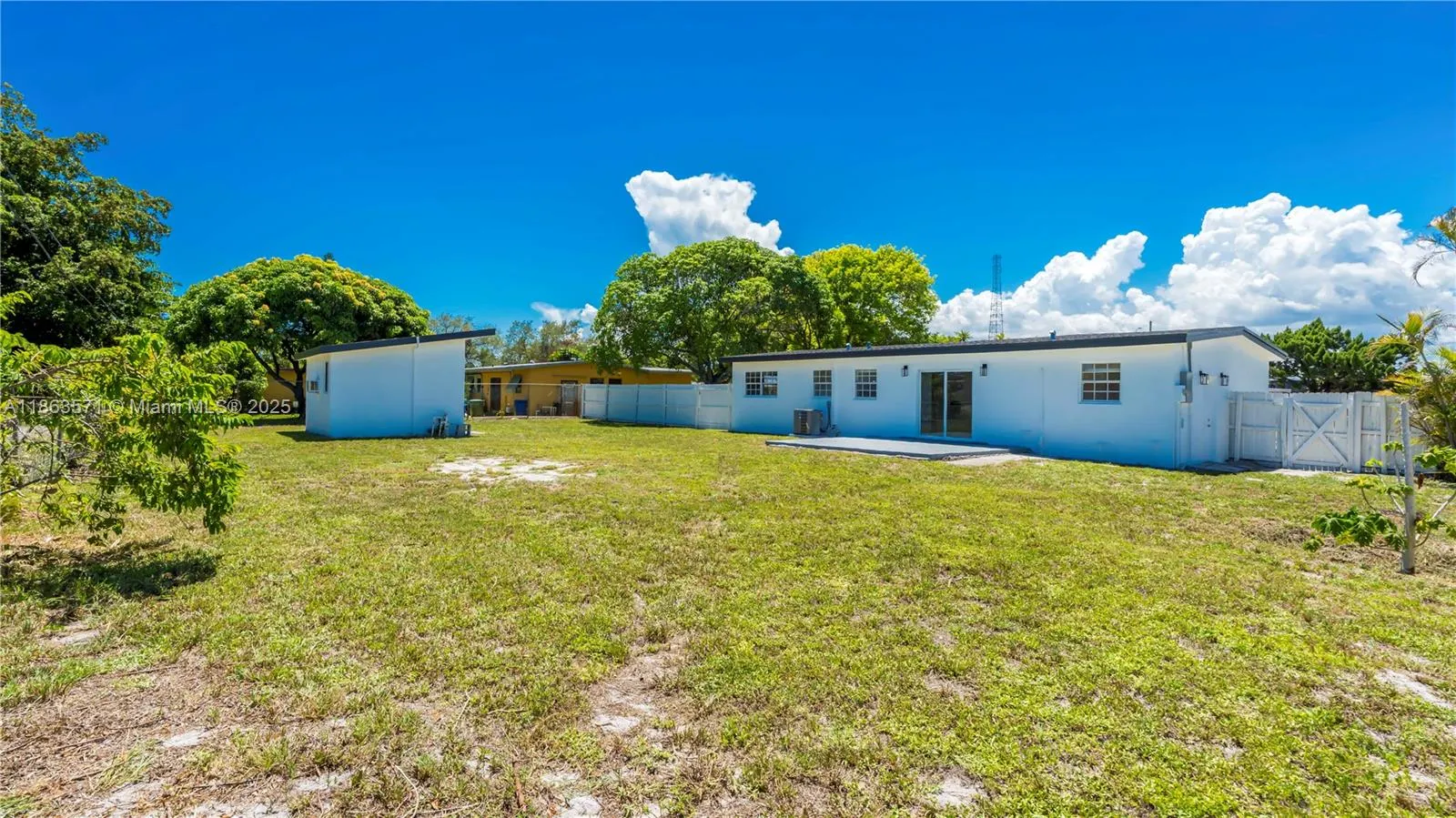 1773 Lauderdale Manor Dr