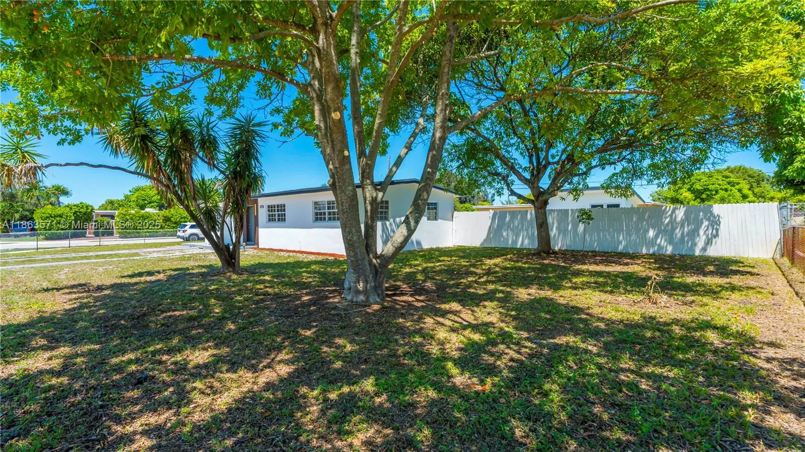 1773 Lauderdale Manor Dr