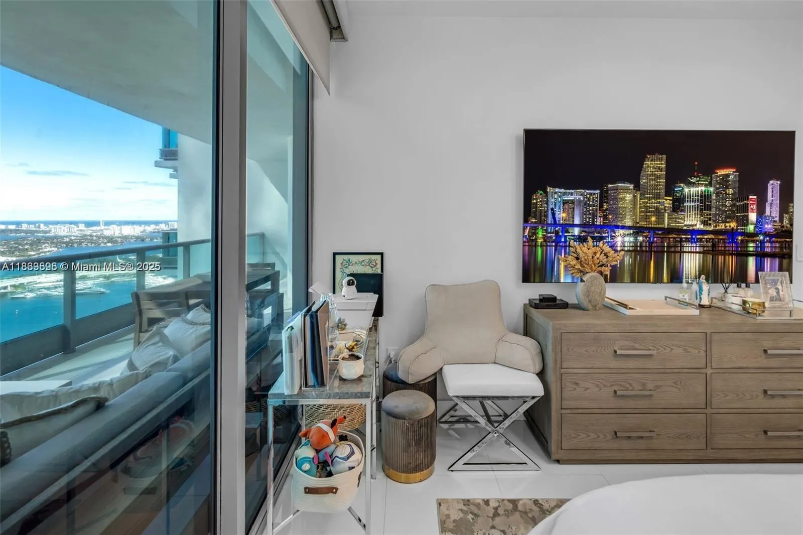 900 Biscayne Blvd, #5208