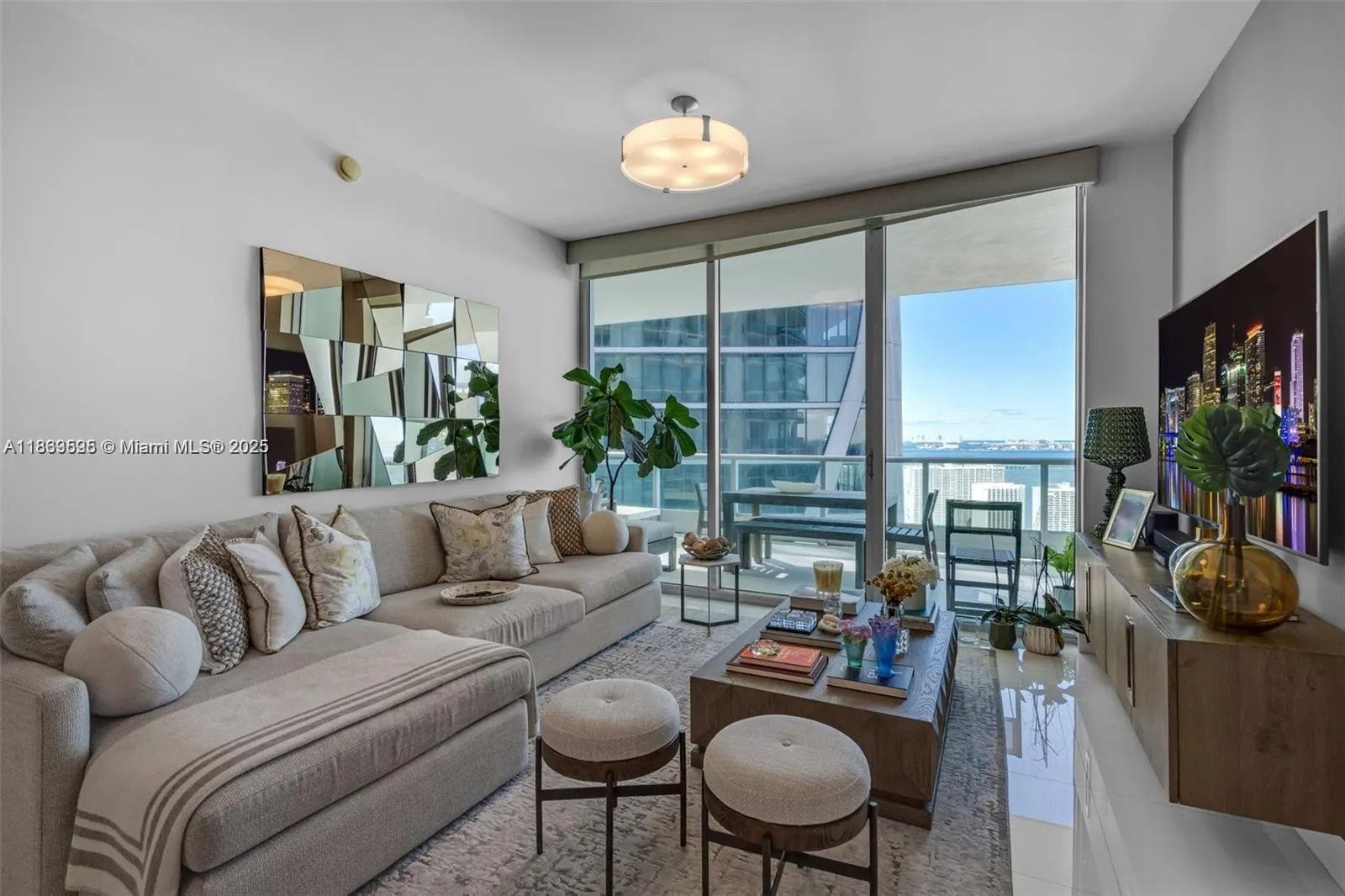 900 Biscayne Blvd, #5208