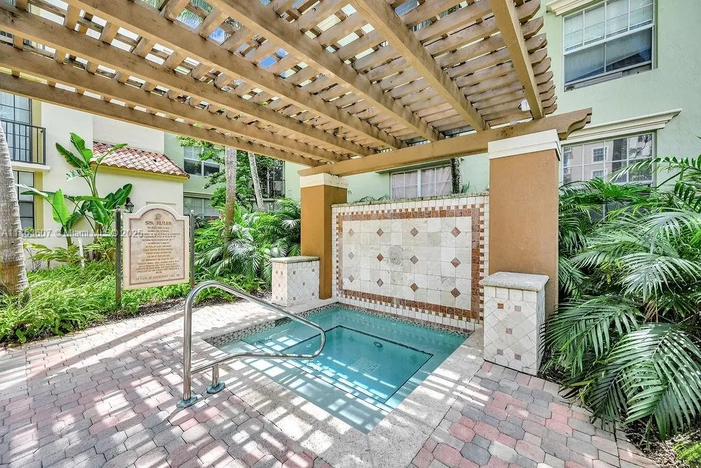 1900 Van Buren St, #311B