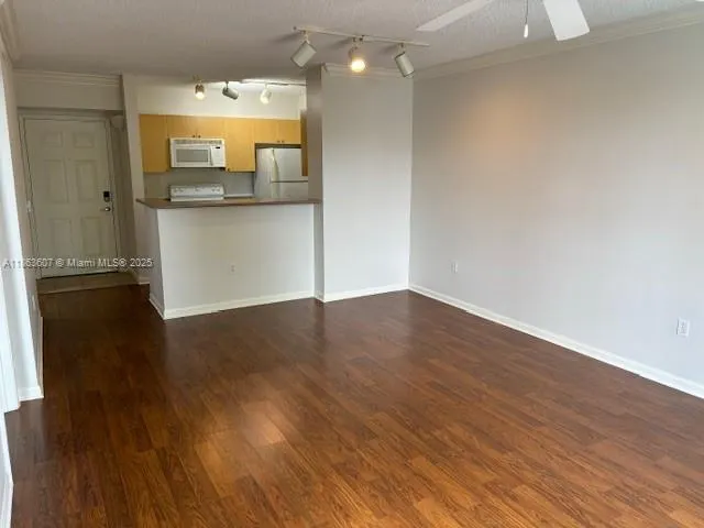 1900 Van Buren St, #311B