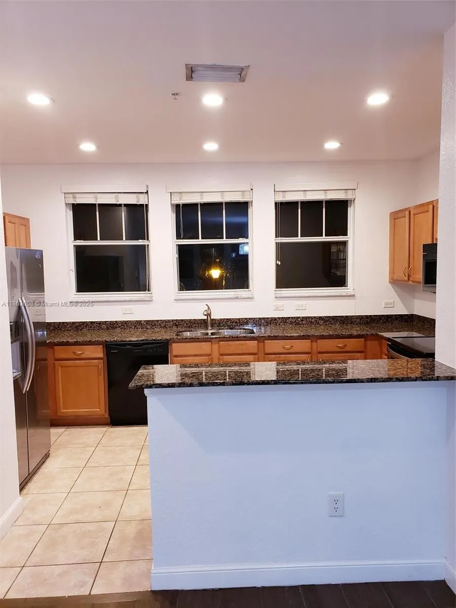 833 Millbrae Ct, #5