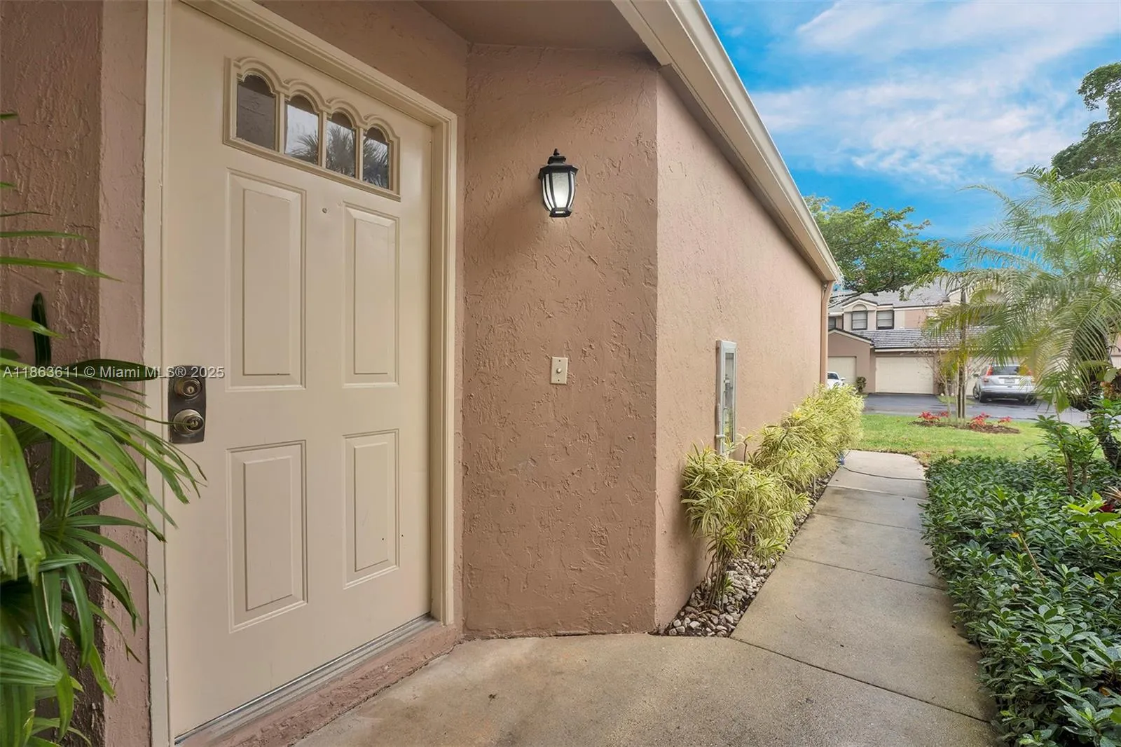 123 NW 98th Ter