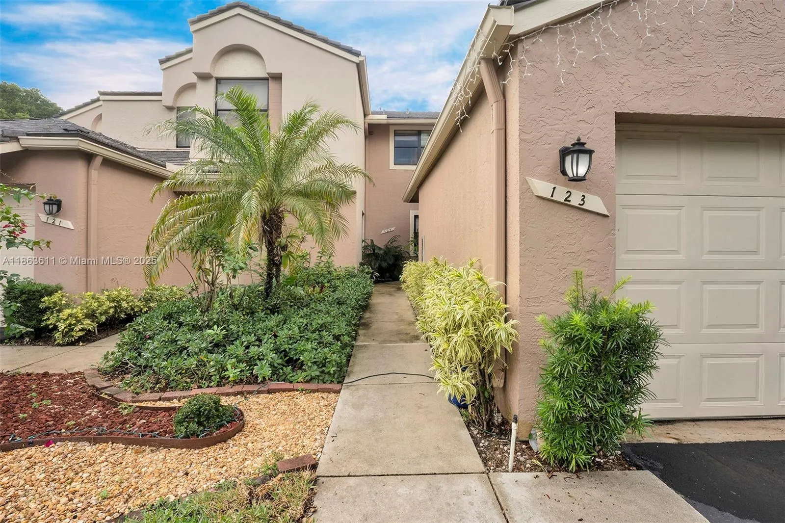 123 NW 98th Ter