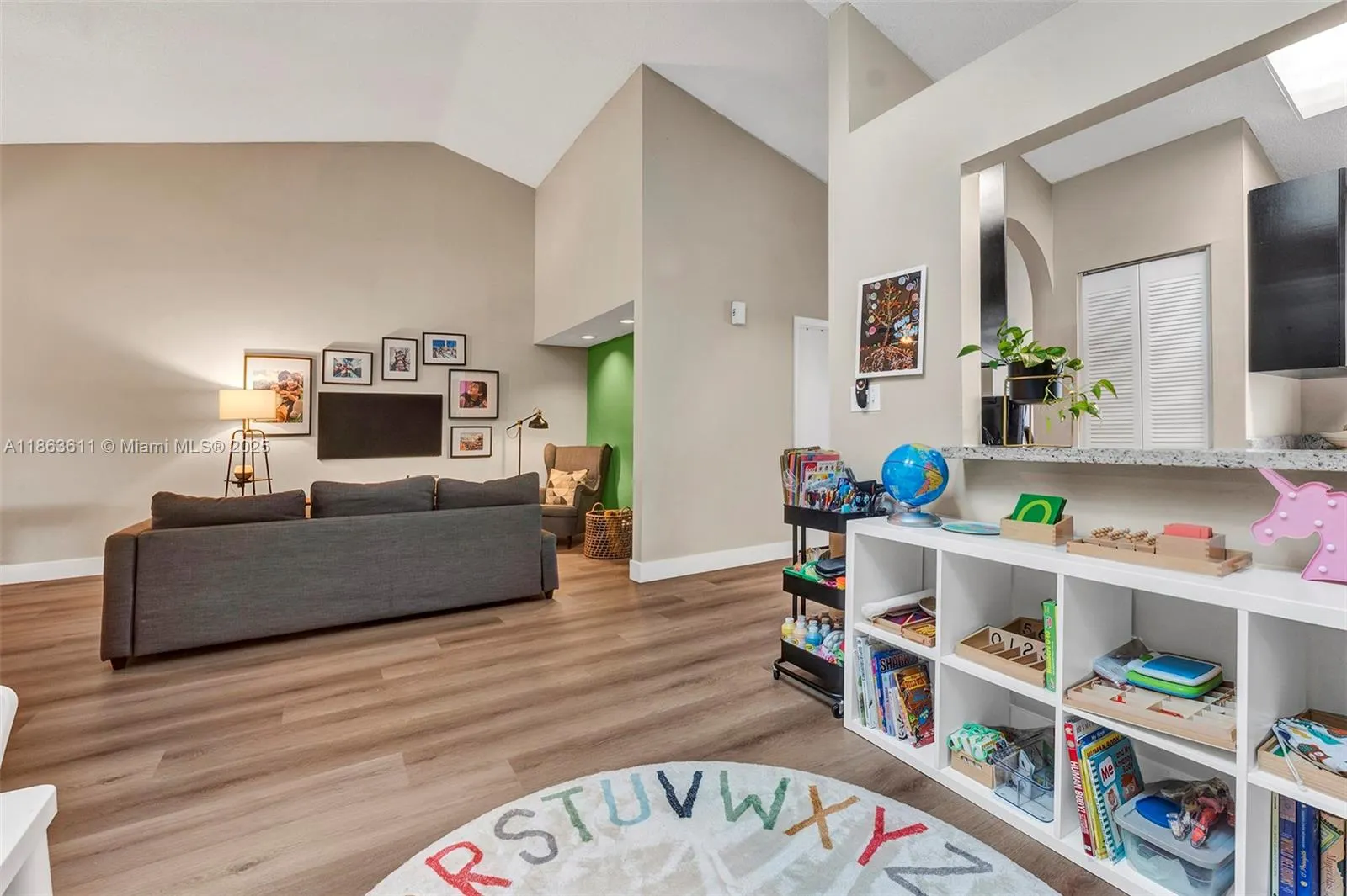 123 NW 98th Ter