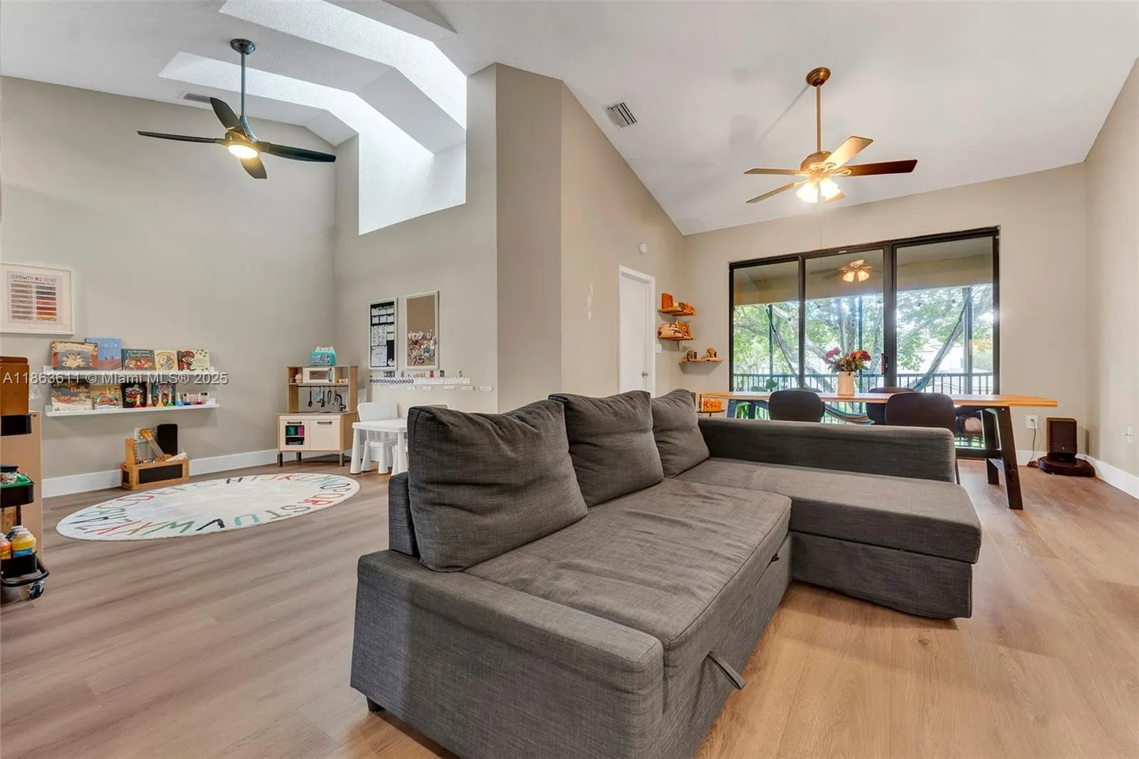 123 NW 98th Ter
