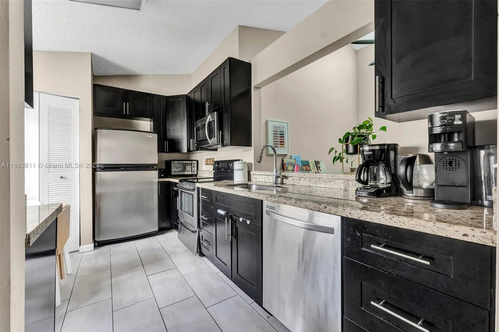 123 NW 98th Ter